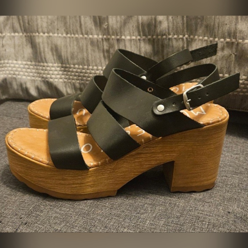 Women's Black Platform Sandals size 9 by Musse and Cloud